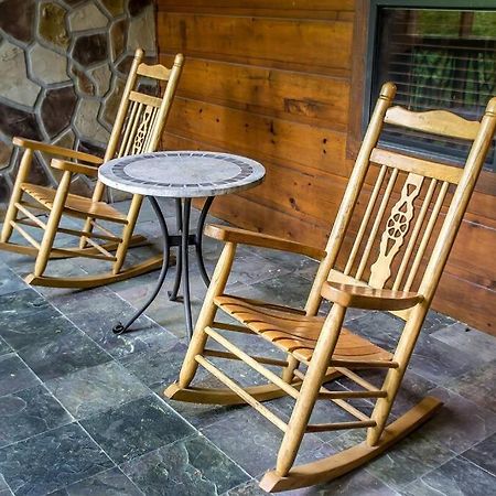 Holly Tree Hideaway - Semi Secluded Mtn Setting Villa Сивиървил Екстериор снимка