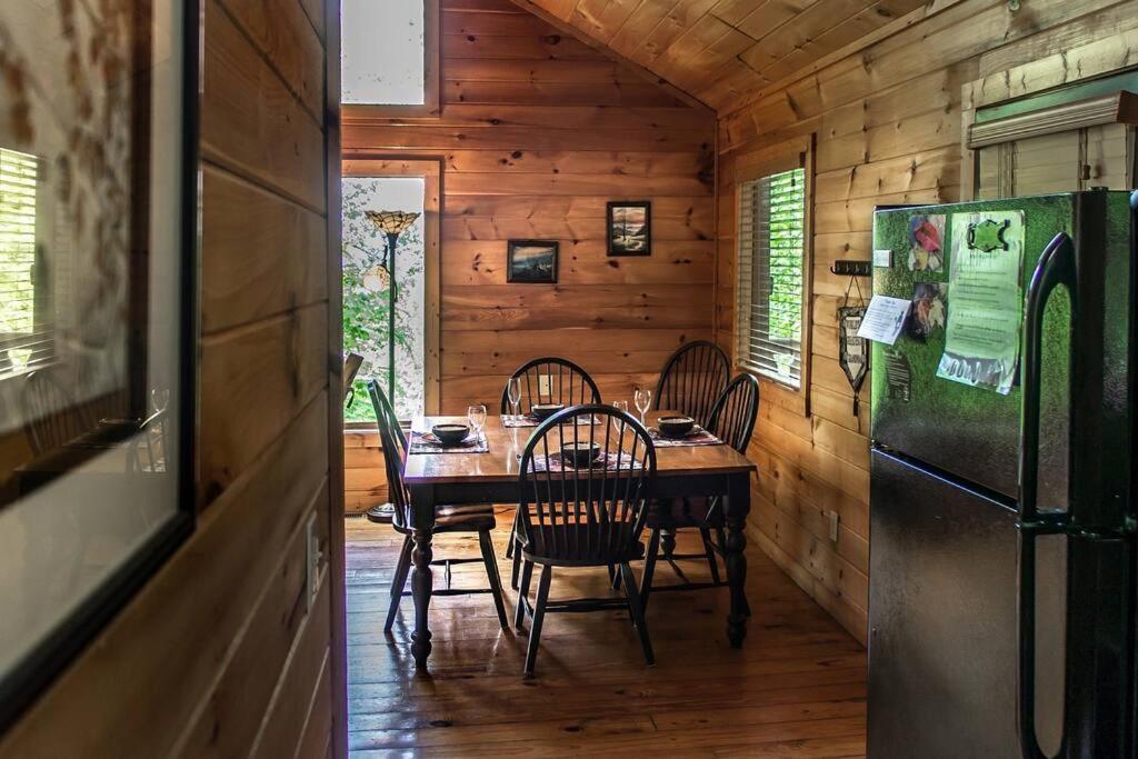 Holly Tree Hideaway - Semi Secluded Mtn Setting Villa Сивиървил Екстериор снимка