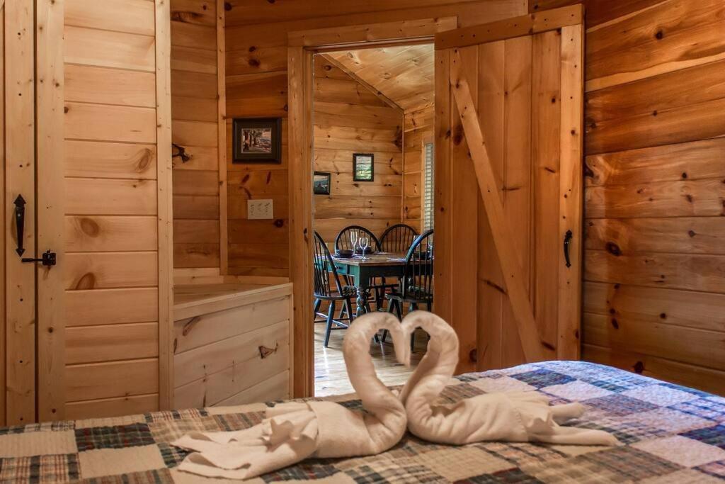 Holly Tree Hideaway - Semi Secluded Mtn Setting Villa Сивиървил Екстериор снимка