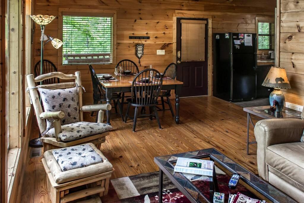 Holly Tree Hideaway - Semi Secluded Mtn Setting Villa Сивиървил Екстериор снимка