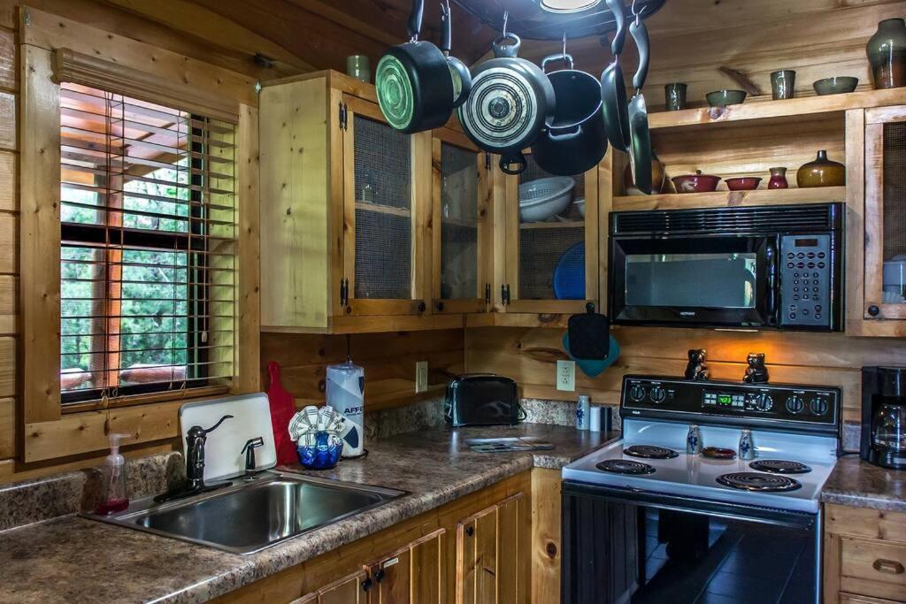 Holly Tree Hideaway - Semi Secluded Mtn Setting Villa Сивиървил Екстериор снимка