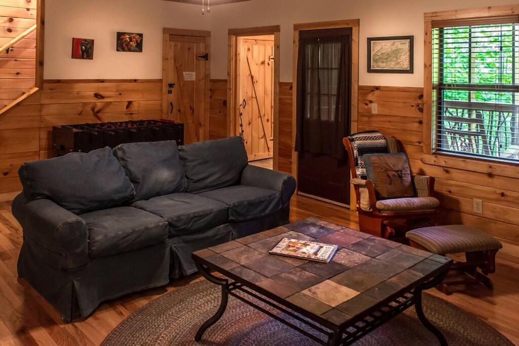 Holly Tree Hideaway - Semi Secluded Mtn Setting Villa Сивиървил Екстериор снимка