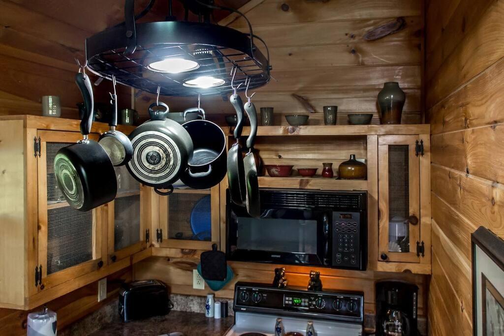 Holly Tree Hideaway - Semi Secluded Mtn Setting Villa Сивиървил Екстериор снимка